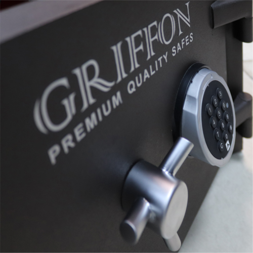 Uguns un uzlaušanas izturīgs III klases seifs ar e-slēdzeni CLE III.37.E (160 kg) (4)