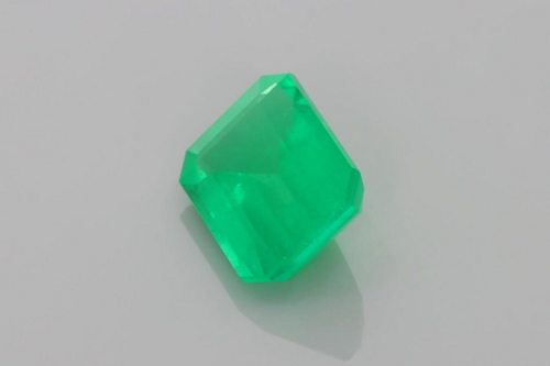 3.9 carat GREEN Smaragdas (1)