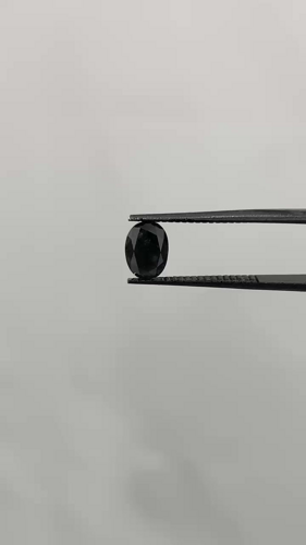 0.9 carat Fancy Black-VVS2 Natūralus Oval Deimantas (1)