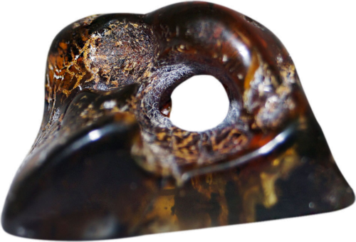 4,95 g Amber nugget with natural hole (1)