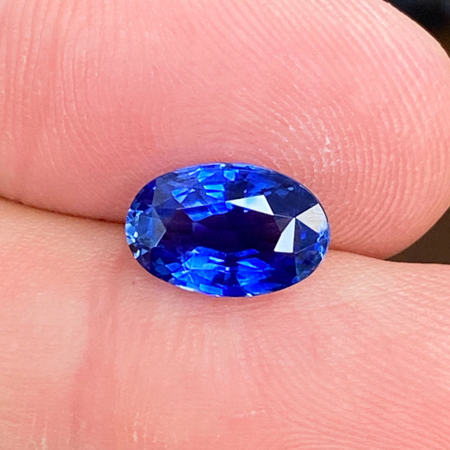 3.97 carat BLUE Oval Safyras (1)