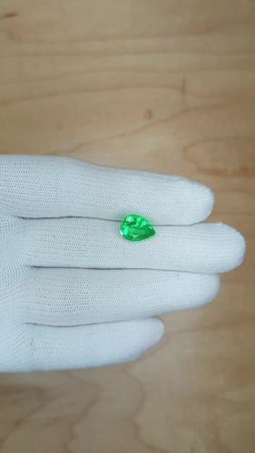 2.42 carat GREEN Pear Smaragdas (1)