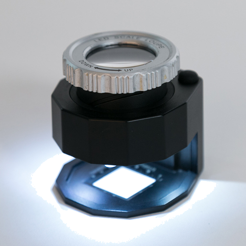 Didinamasis stiklas su LED UV apšvietimu ir perforacija 30x (11)