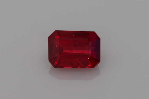 2.3 carat RED Rubinas (1)