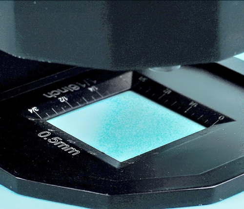 Лупа с подсветкой и перфорацией 30× (12)