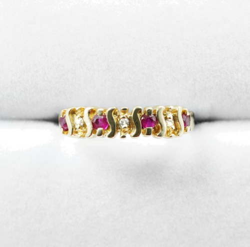 Gold ring with diamonds and rubies (2)