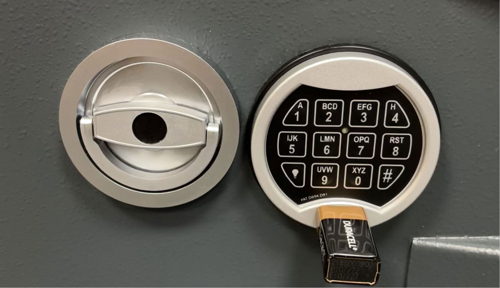 Огнестойкий и взломостойкий сейф Griffon CL II.50.E (110 кг) (6)