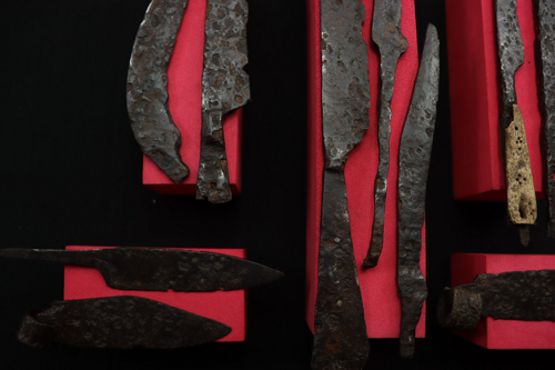10 medieval (Gothic) iron fighting knives with tangs, 20.5 cm (3)