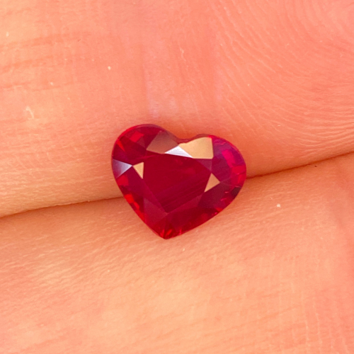 1.62 carat RED Heart Rubinas (1)