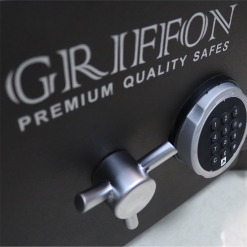 Ugniai ir įsilaužimams atsparus III saugumo klasės seifas su el. spyna „CLE III.37.E“ (160 kg) (3)