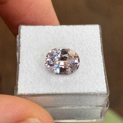 3.26 carat PINK Oval Safyras (1)