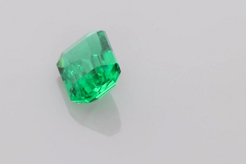 1.36 carat GREEN Smaragdas (1)