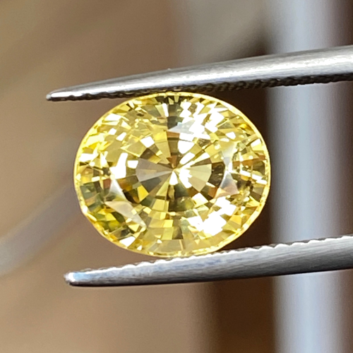 4.64 carat YELLOW Oval Safyras (1)