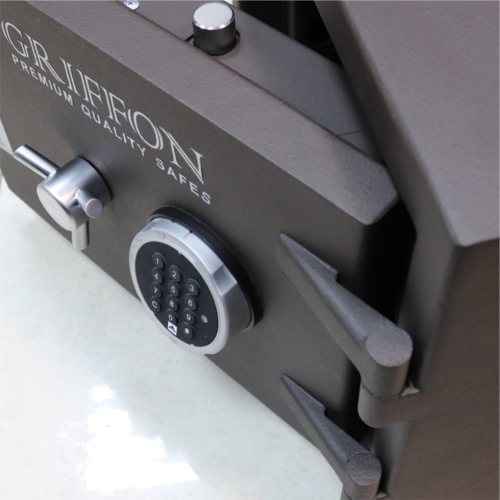 Пожароустойчив и взломоустойчив сейф с електрическо заключване CLE III.37.E (160 кг.) в клас на сигурност III (5)