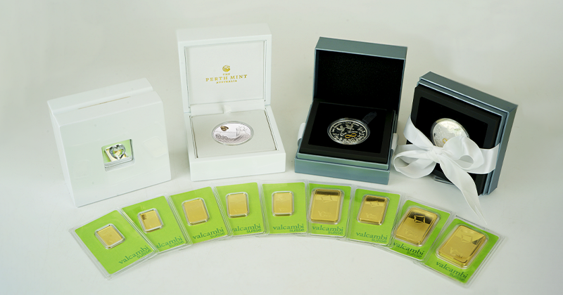 zelta stieņi un monētas